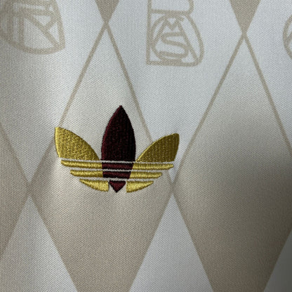 FC Bayern "Die Krone" Premium Kit